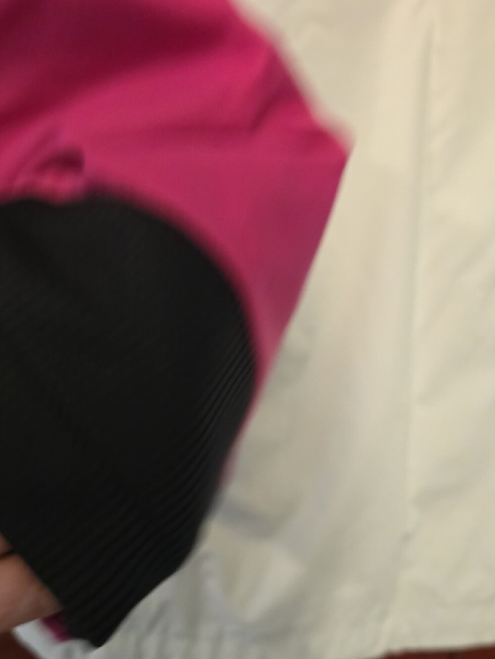 Columbia Women's White and Pink Ski Jacket - Picture 9 of 12